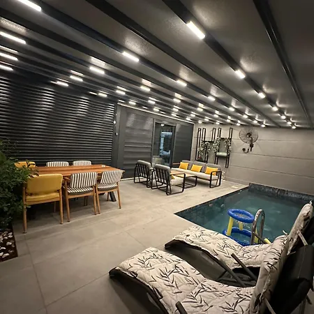 Kundu Heated Pool Retreat
